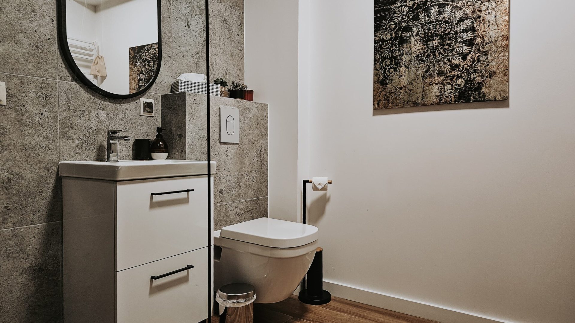 Apartament Ziemia -  łazienka z kabina prysznicową